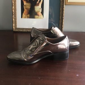 Stunning gunmetal BCBG oxfords size 6 1/2